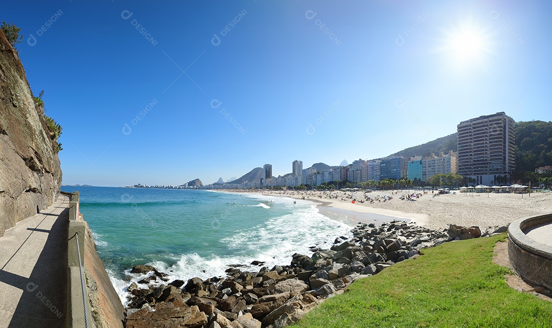 Vista panorâmica da praia de Copacabana e Leme no Rio de Janeiro Brasil.