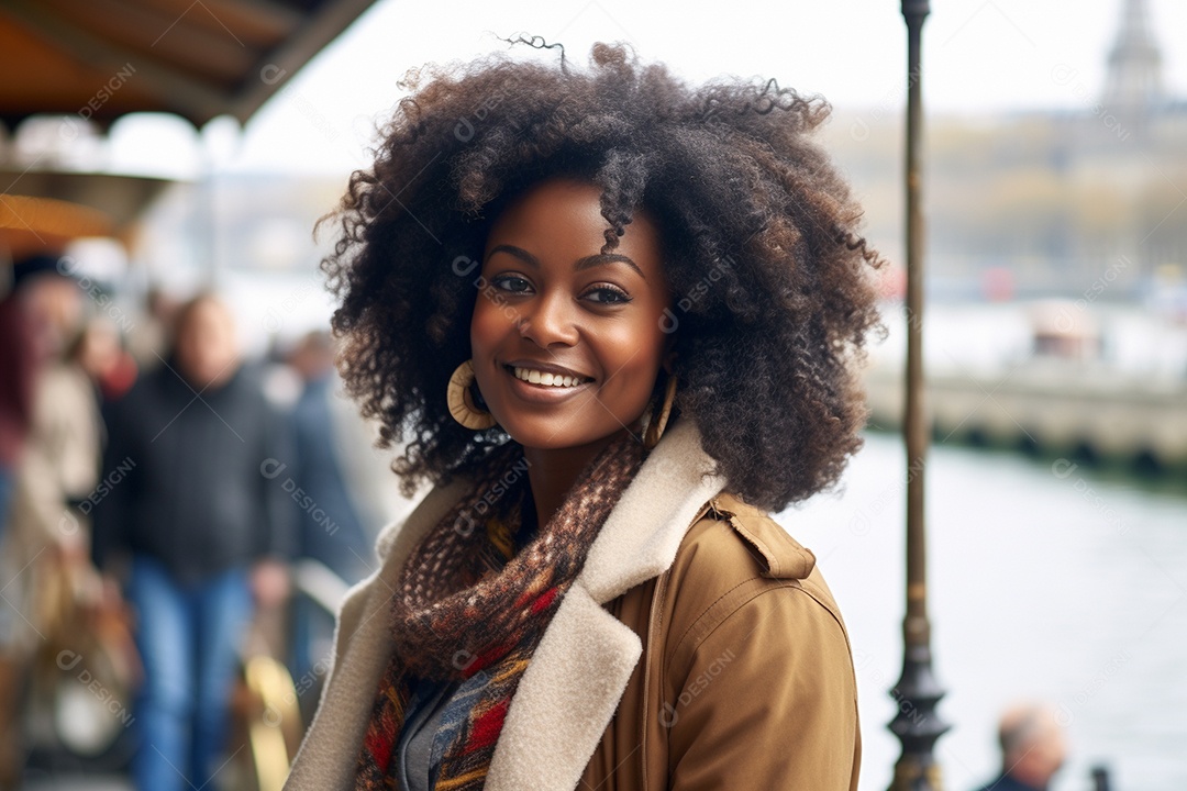 Mulher negra turística de Paris