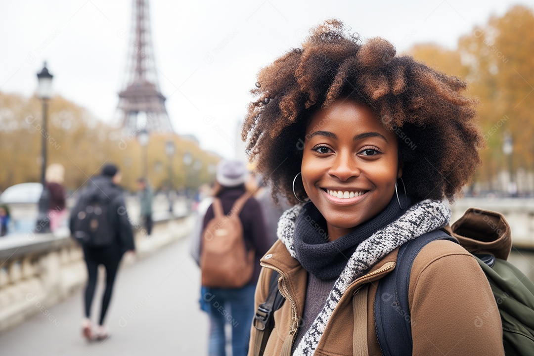 Mulher negra turística de Paris