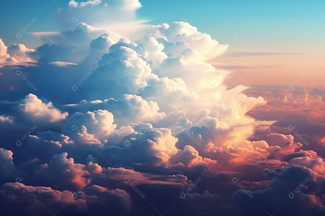 Nuvens brancas dramáticas e céu azul da vista da janela do avião