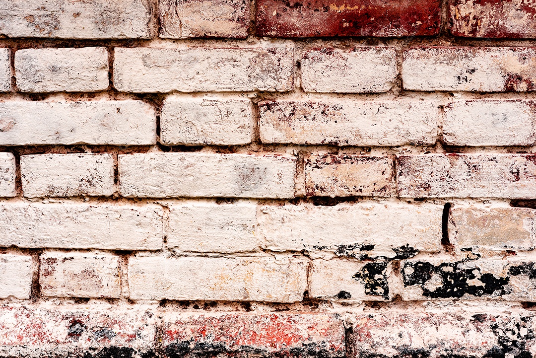 Fundo velho preto e branco da textura da parede de tijolo
