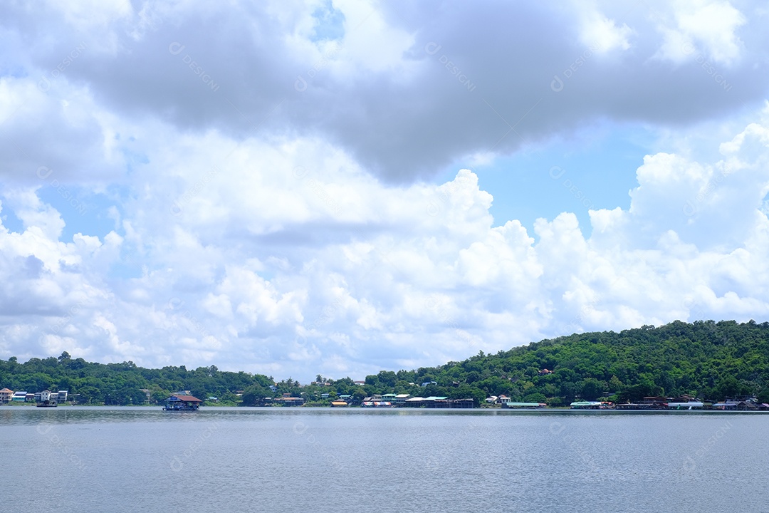 Vista de uma linda lagoa