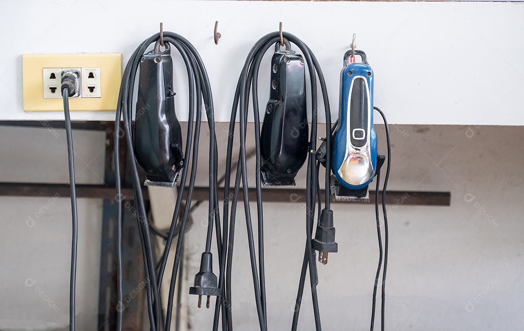 Máquinas de corte de cabelo na barbearia