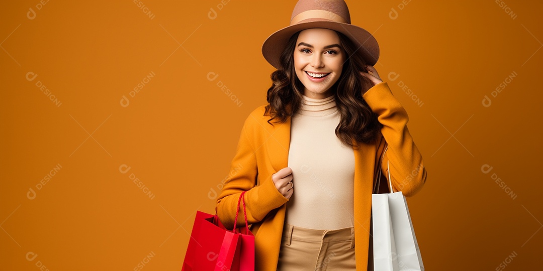 Uma linda mulher sorridente fazendo compras