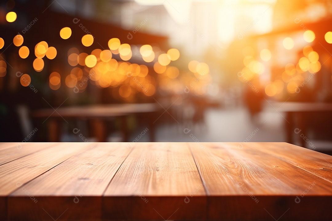 Mesa de madeira vazia sobre fundo de restaurante desfocado