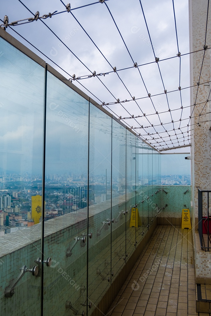 Varanda em prédio antigo no centro de São Paulo