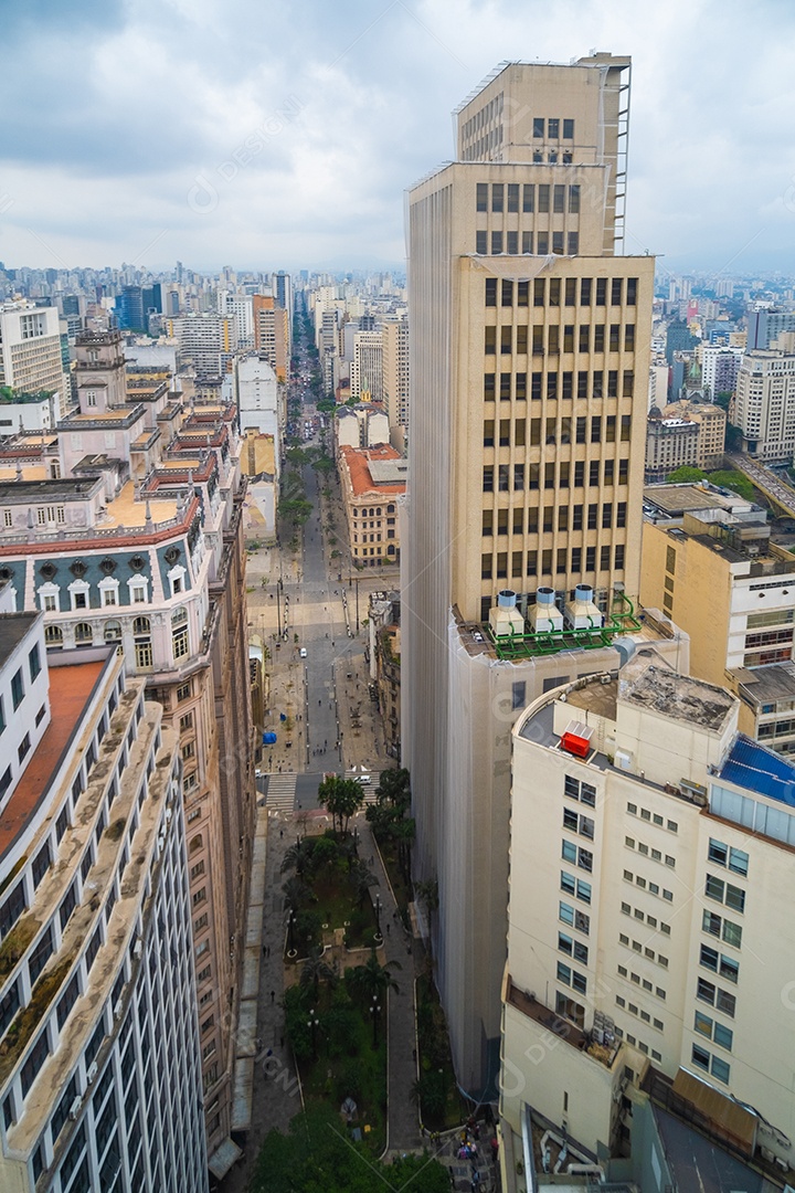 Vista de ruas e prédios do centro de São Paulo