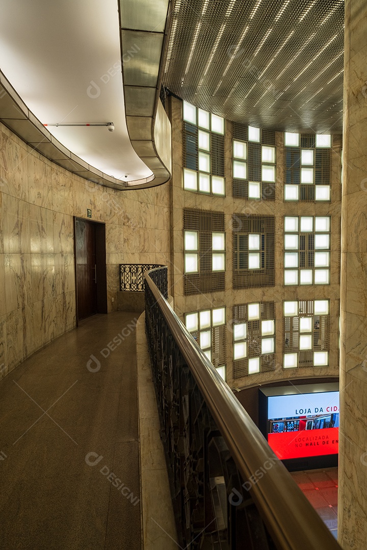 Corredor do salão famoso Farol Santander