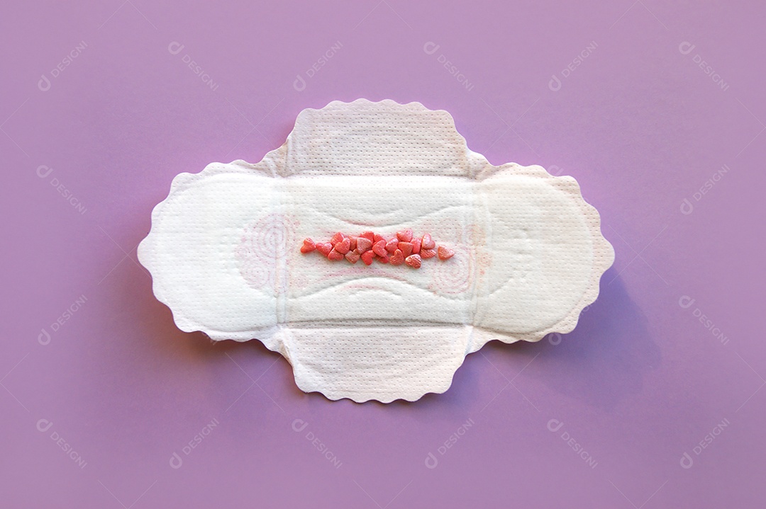 Absorvente discreet com abas e pedrinhas de coração em cima