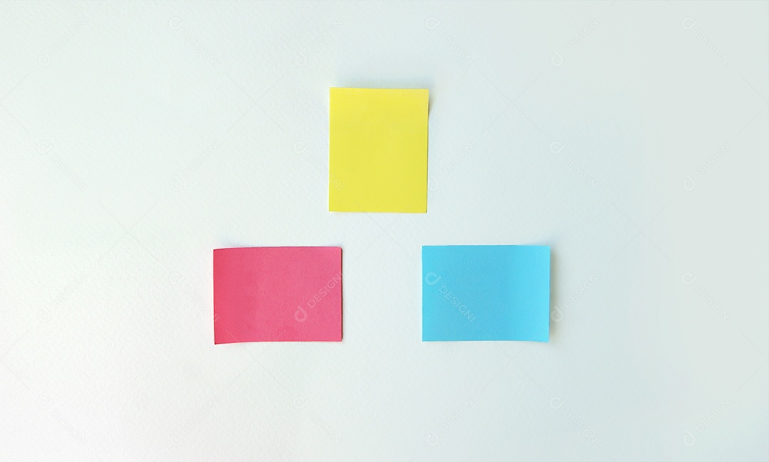 Papel post it pregado e limpos sem escritas