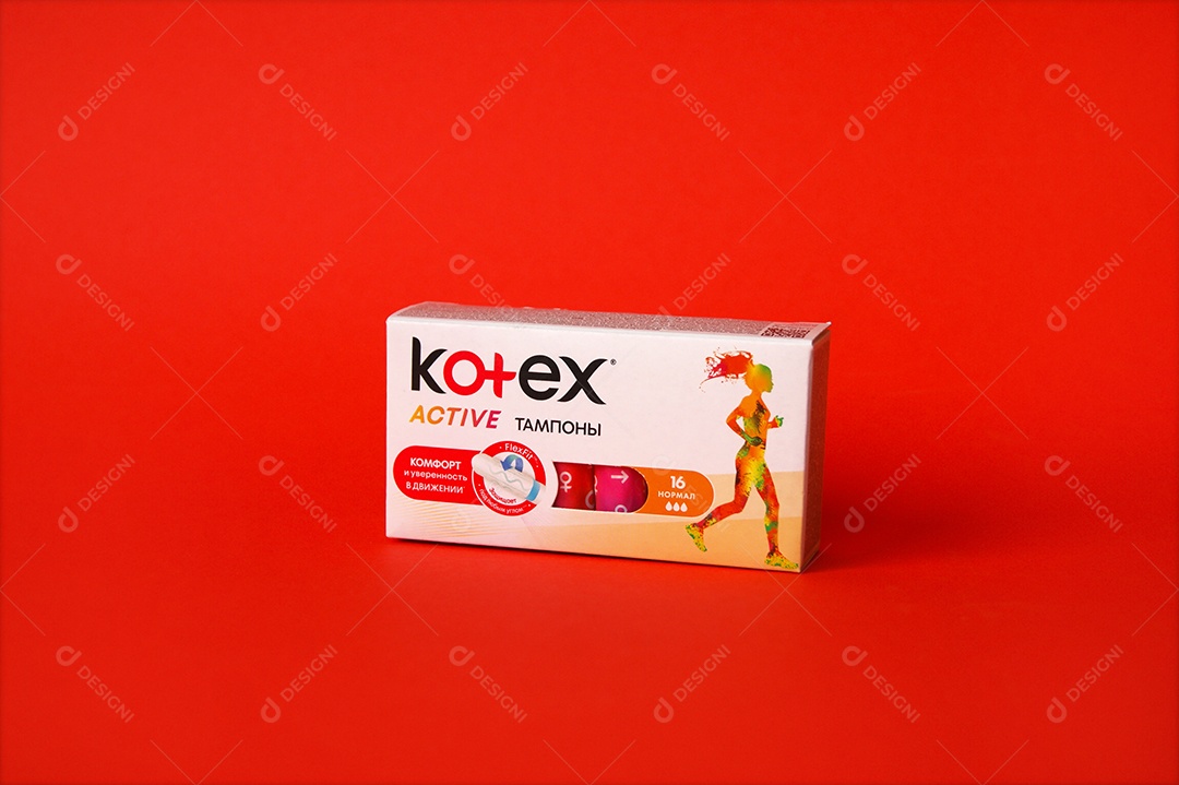 Absorvente interno ob kotex sobre fundo vermelho