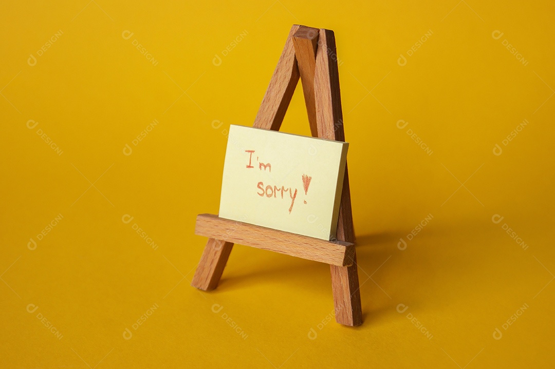 Adesivo com inscrição lamentável em mini cavalete