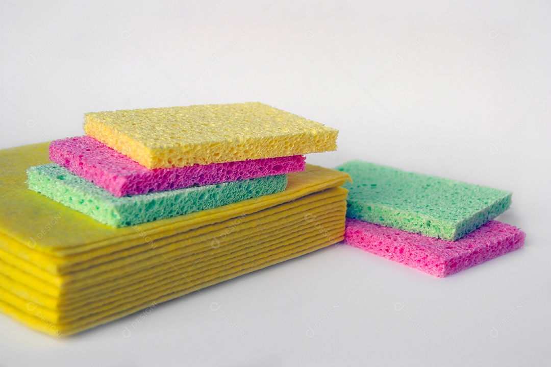 Esponjas de cores vivas para necessidades domésticas