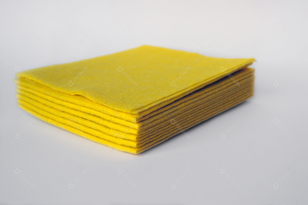 Esponjas de cor viva para necessidades domésticas