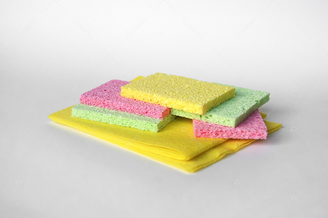 Esponjas de cores vivas para necessidades domésticas