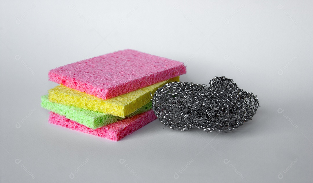 Esponjas de cores vivas para necessidades domésticas
