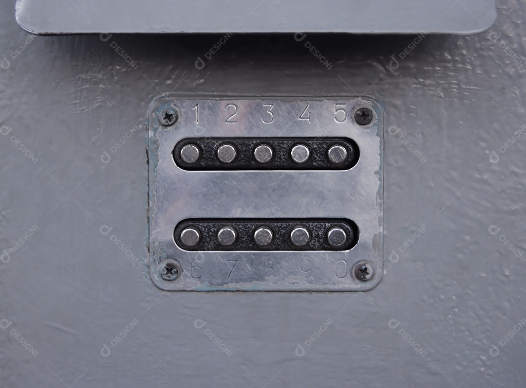 Fechadura com código na entrada da porta