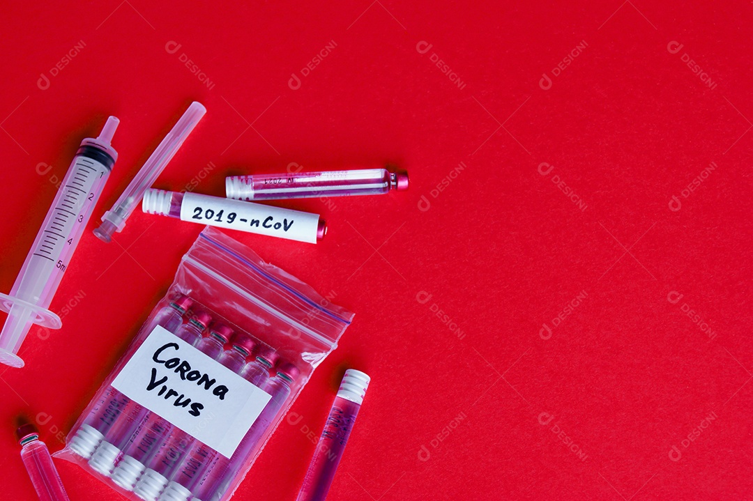 Seringa e ampolas com vacina contra o vírus