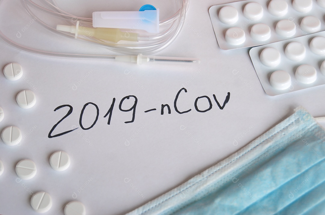 Máscaras cateter comprimidos escrito covid-19