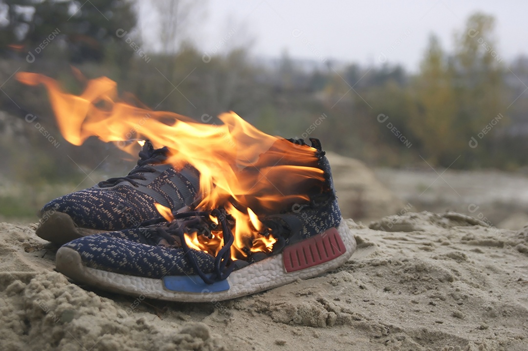 Tênis pegando fogo