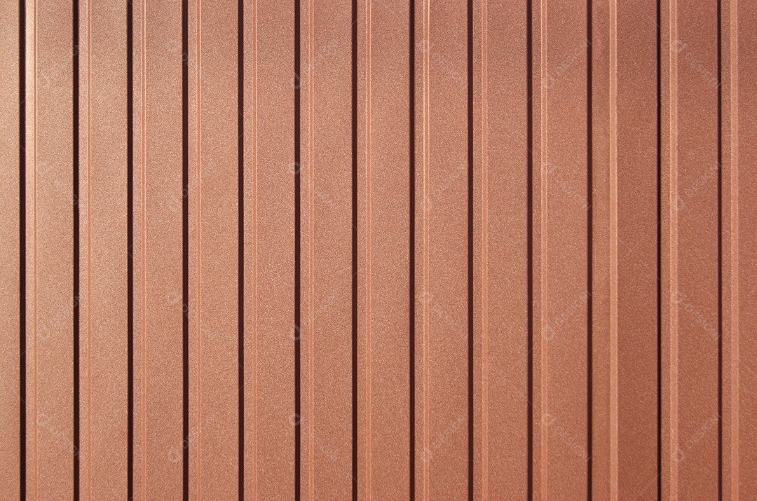 Parede de metal com revestimento marrom