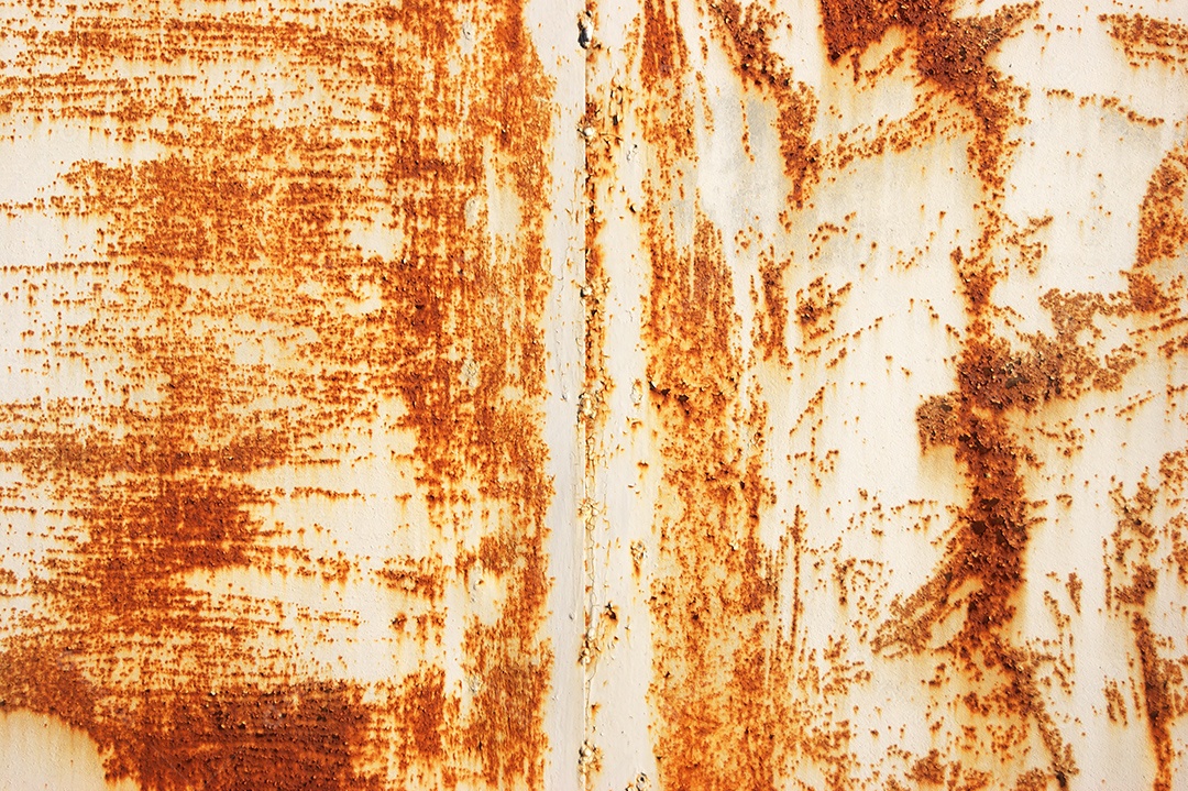 Estrutura de aço corroída com ferrugem