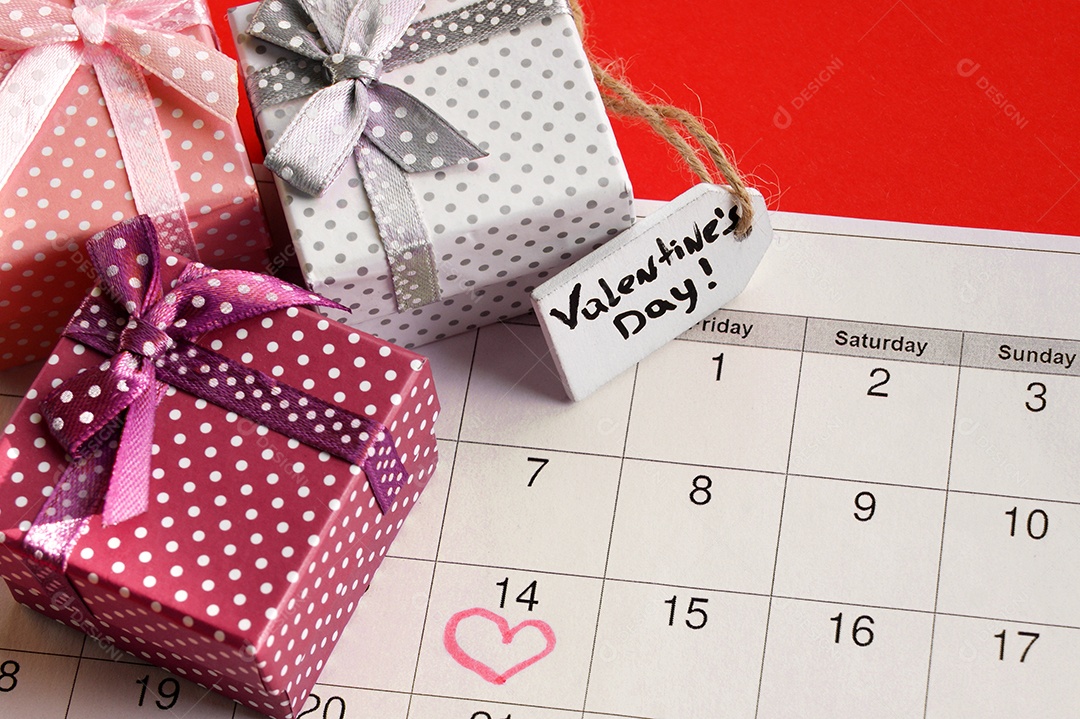Calendário presentes com etiquetas dia dos namorados