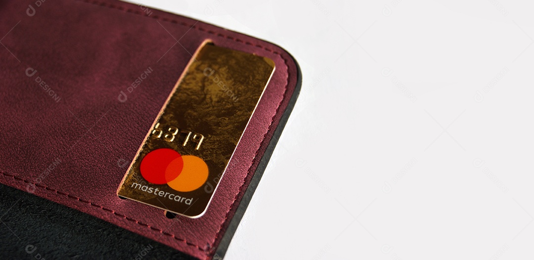 Carteira feminina com cartão dentro