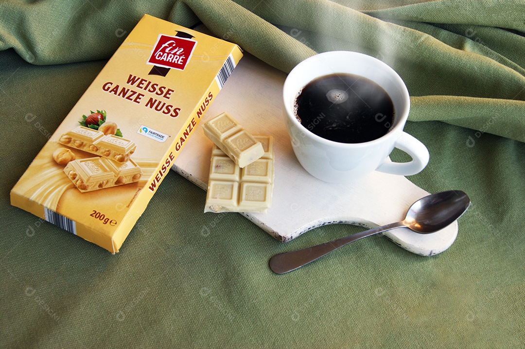 Caixa barra de chocolate café e colher