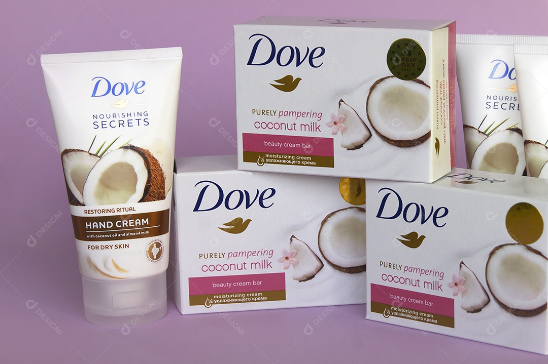 Sabonete Dove e creme para as mãos com leite de coco