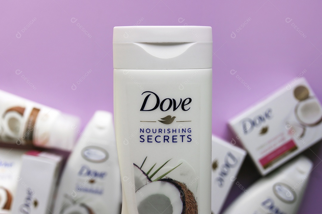 Leite corporal Dove com leite de coco