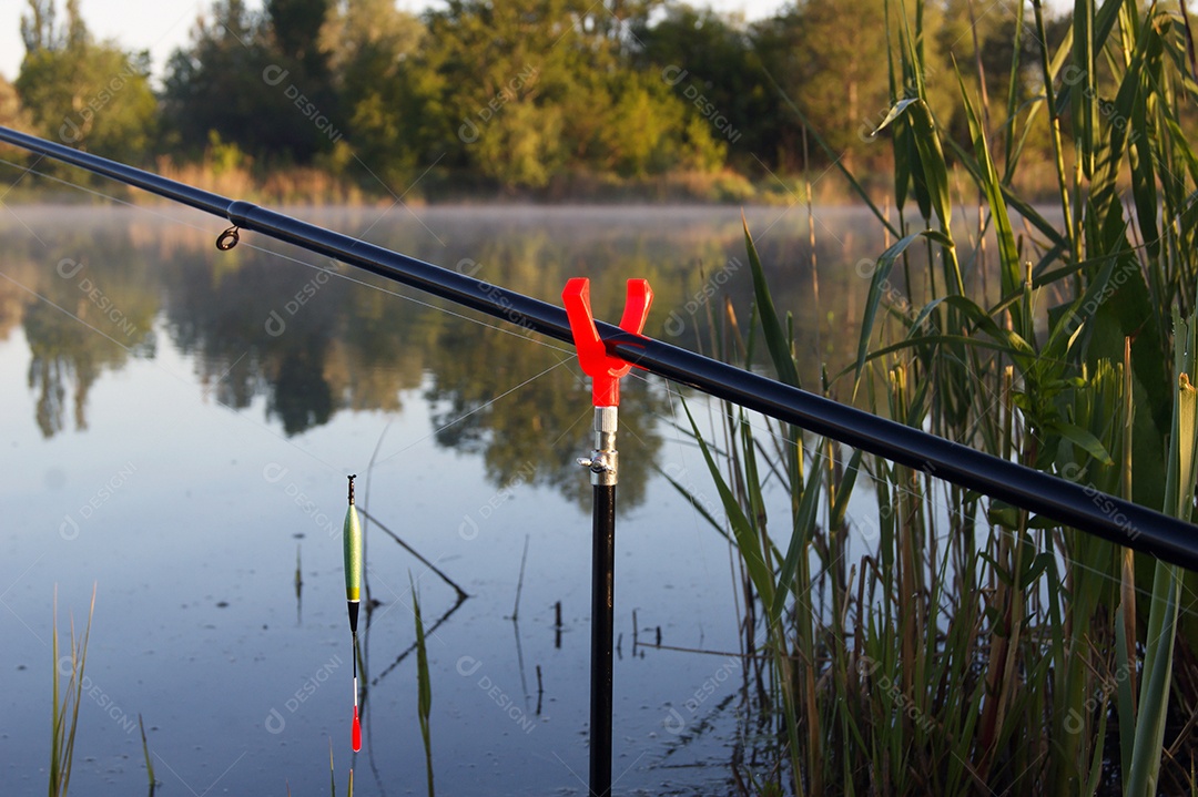 Vara de pesca com suporte