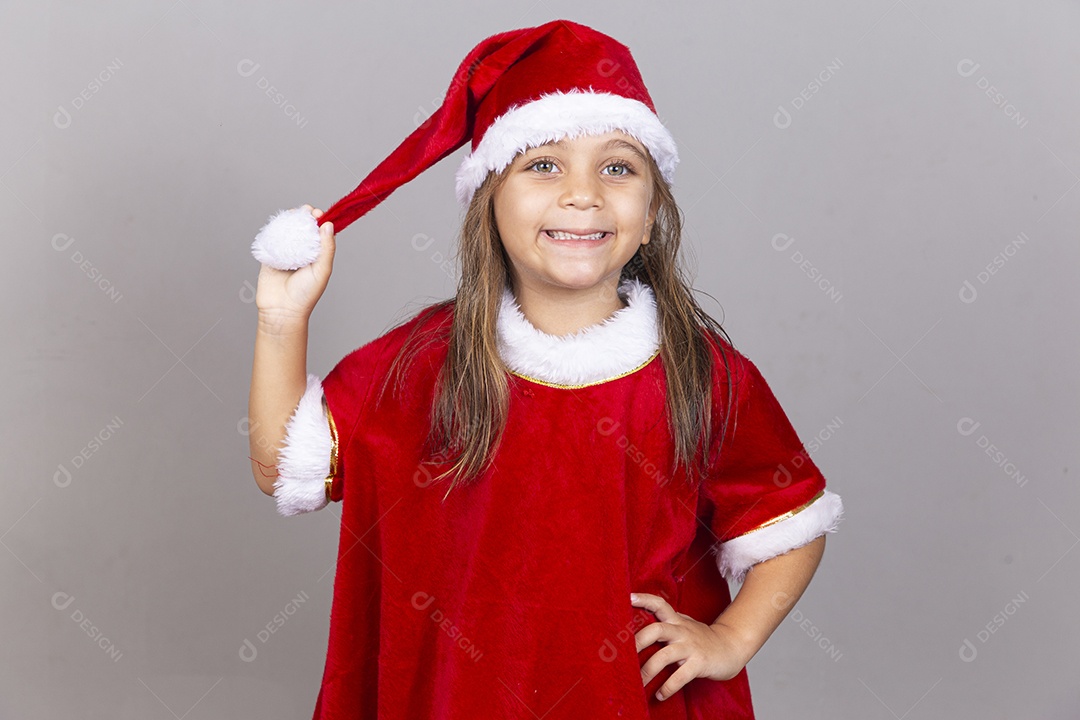 Linda garotinha com fantasia de Mamãe Noel