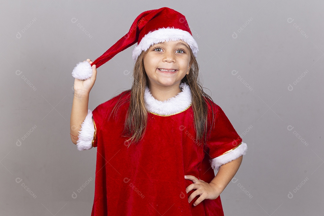 Linda garotinha com fantasia de Mamãe Noel