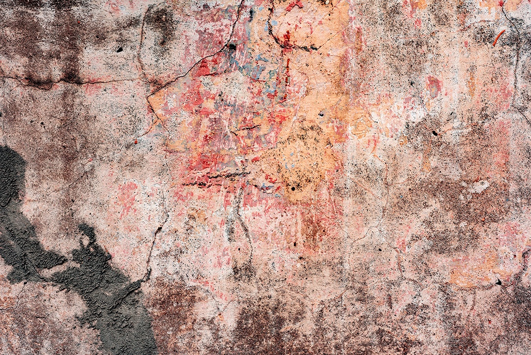 Textura, parede, concreto, pode ser usado como fundo. Fragmento de parede com arranhões e rachaduras