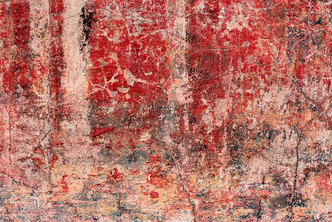 Textura, parede, concreto, pode ser usado como fundo. Fragmento de parede com arranhões e rachaduras