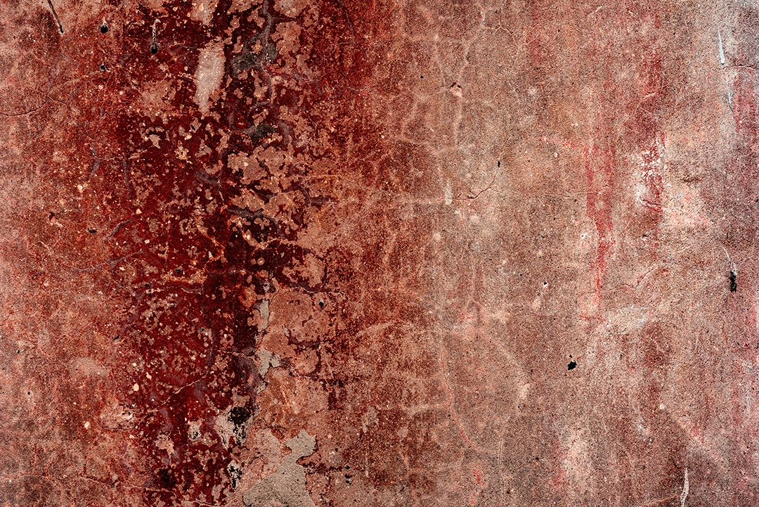 Textura, parede, concreto, pode ser usado como fundo. Fragmento de parede com arranhões e rachaduras