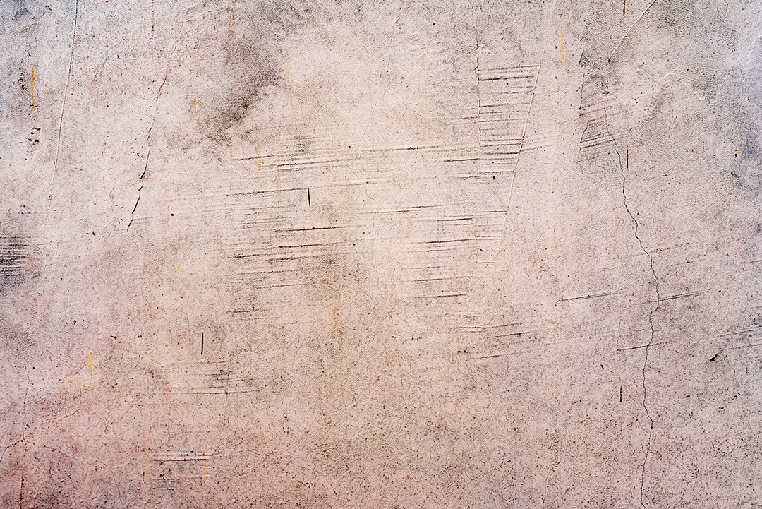Textura, parede, concreto, pode ser usado como fundo. Fragmento de parede com arranhões e rachaduras