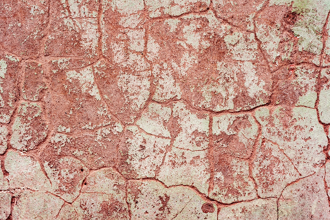 Textura, parede, concreto, pode ser usado como fundo. Fragmento de parede com arranhões e rachaduras