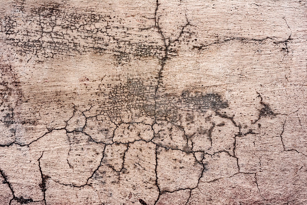 Textura, parede, concreto, pode ser usado como fundo. Fragmento de parede com arranhões e rachaduras