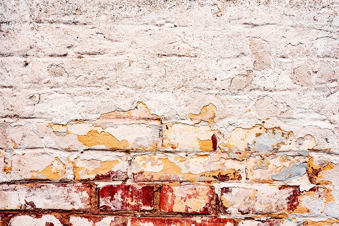 Textura, tijolo, parede, pode ser usado como fundo. Textura de tijolo com arranhões e rachaduras