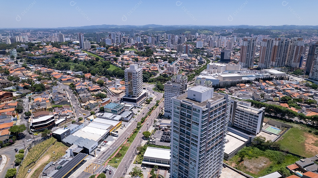 Vista aérea de uma cidade bonita.