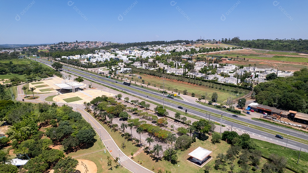 Avenidas de uma grande cidade.