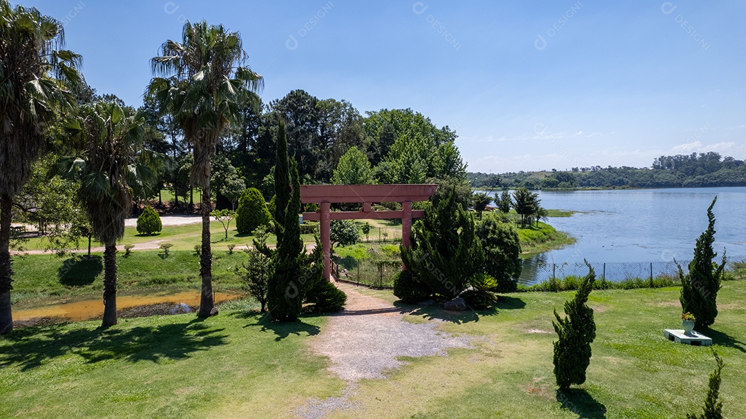 Portal de entrada de um parque lindo natural.