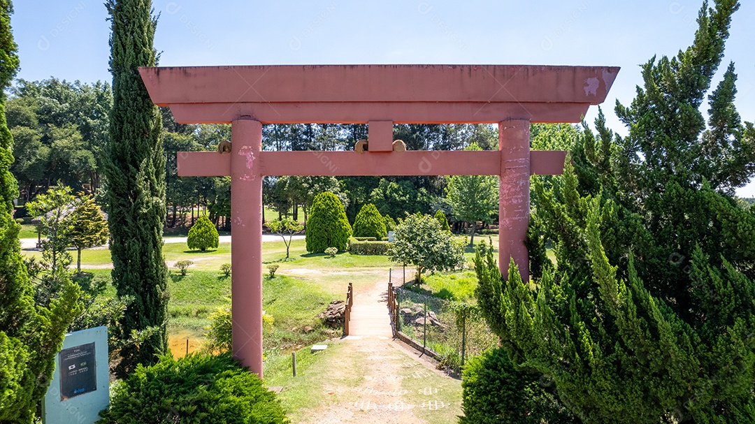Portal de entrada de um parque lindo natural.