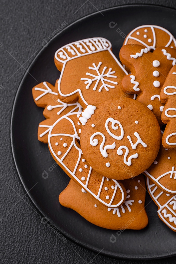 Deliciosos biscoitos de gengibre com mel, gengibre e canela.