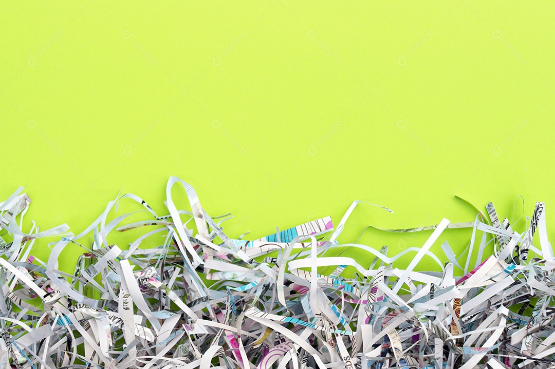 Textura de papel cortados sobre fundo amarelo