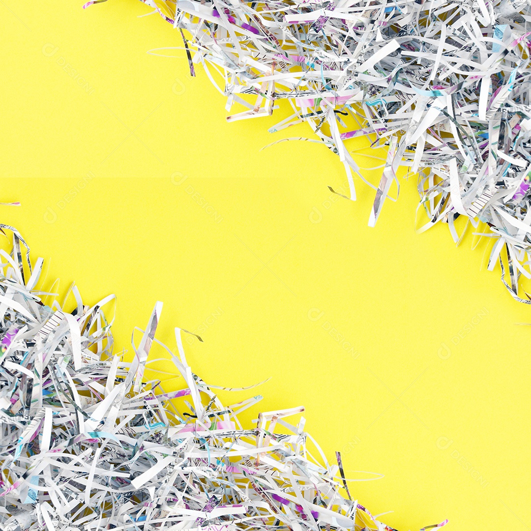 Papel picados em fundo amarelo