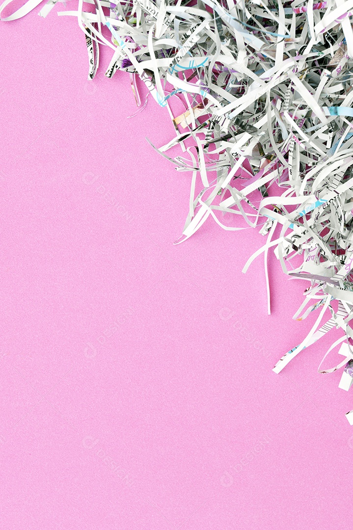 Textura de papel cortados sobre fundo rosa