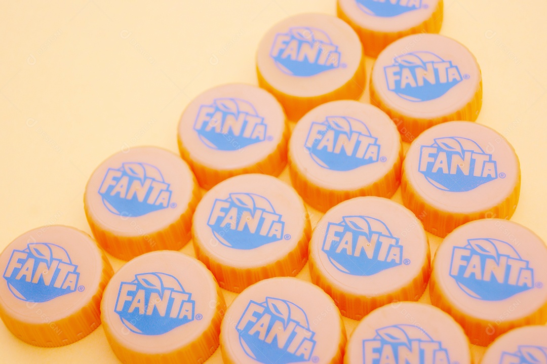 Tampas de fanta laranja